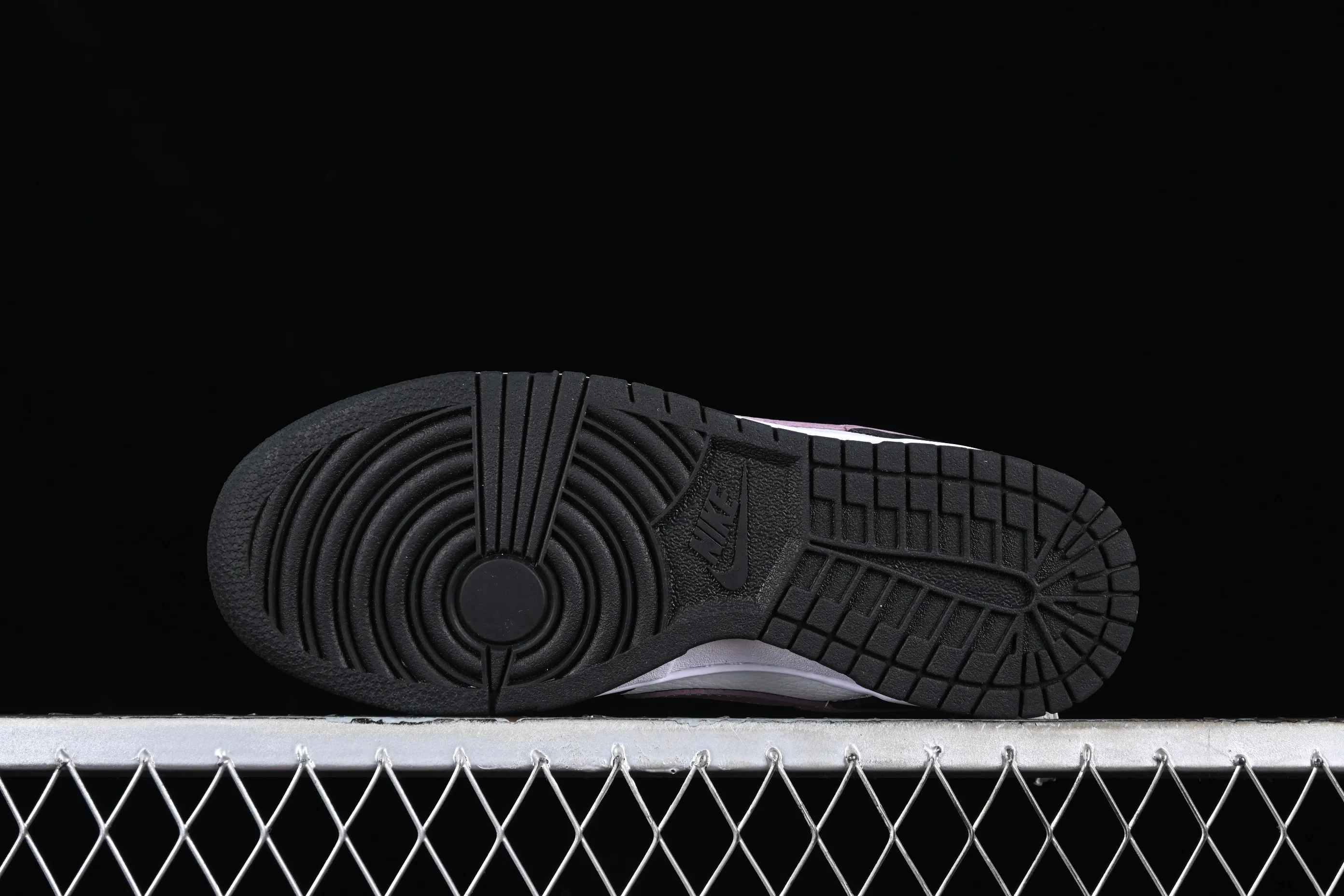 All categories Nk SB Dunk series Nk SB Dunk Low low-top sneakers Z version Nk Dunk Low SP black and white purple hook SB low-top sports and leisure sneakers DO7413-991